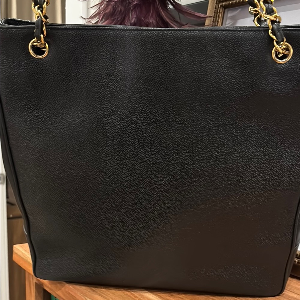 Chanel Black Caviar Shoulder Bag with Gold Hardware - Picture 5 of 16